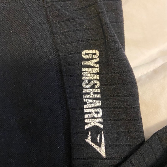 Black gymshark capris - Picture 2 of 4